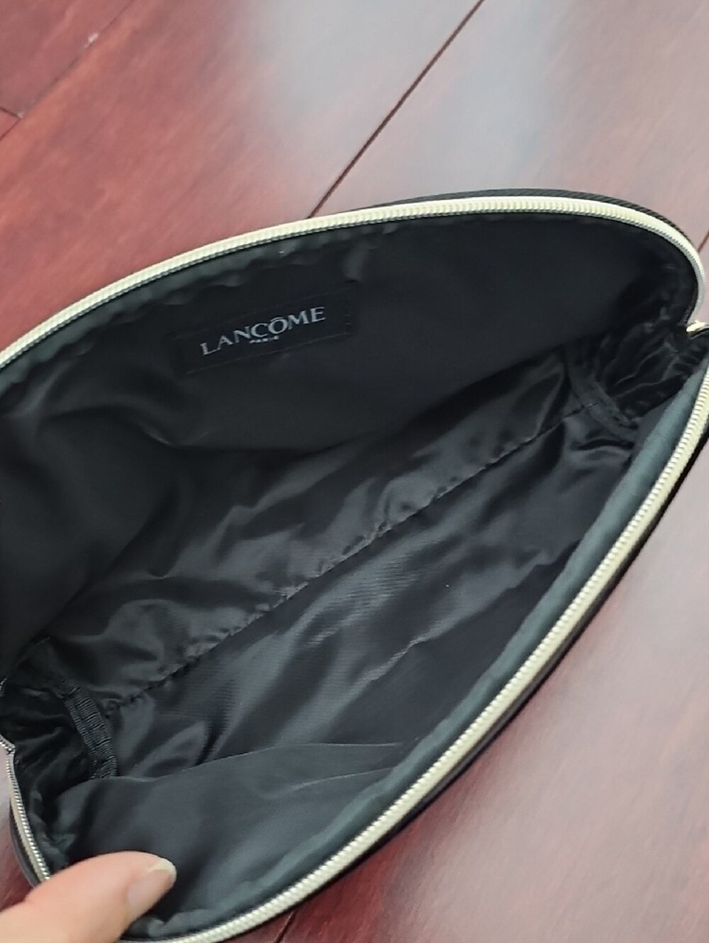 Black Patent Cosmetic Pouch with Eyelash Detail - Picture 4 of 5